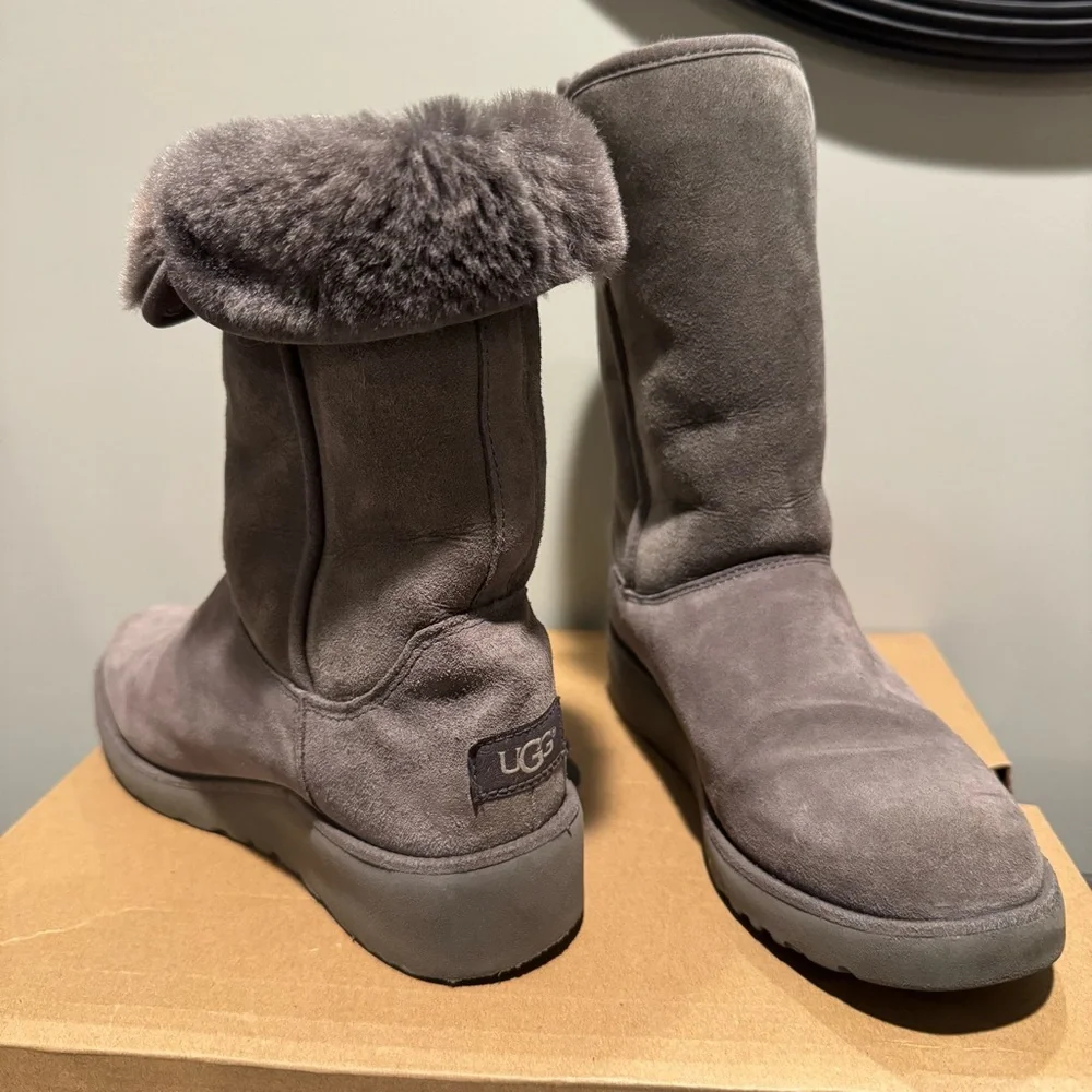 UGG Women's Amie Gray Suede & Fur Boots! Folds down! 7